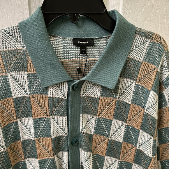 Express. Retro pattern button down short sleeve shirt. Size L. Green/white/tan. - Picture 2 of 3